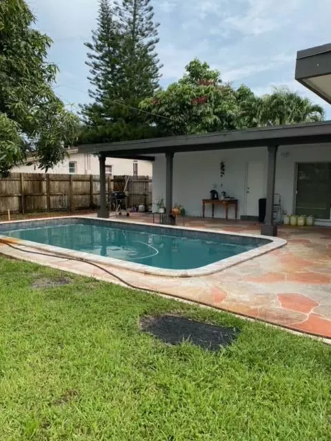 Pembroke Pines, FL 33023,7181 SW 10th CT