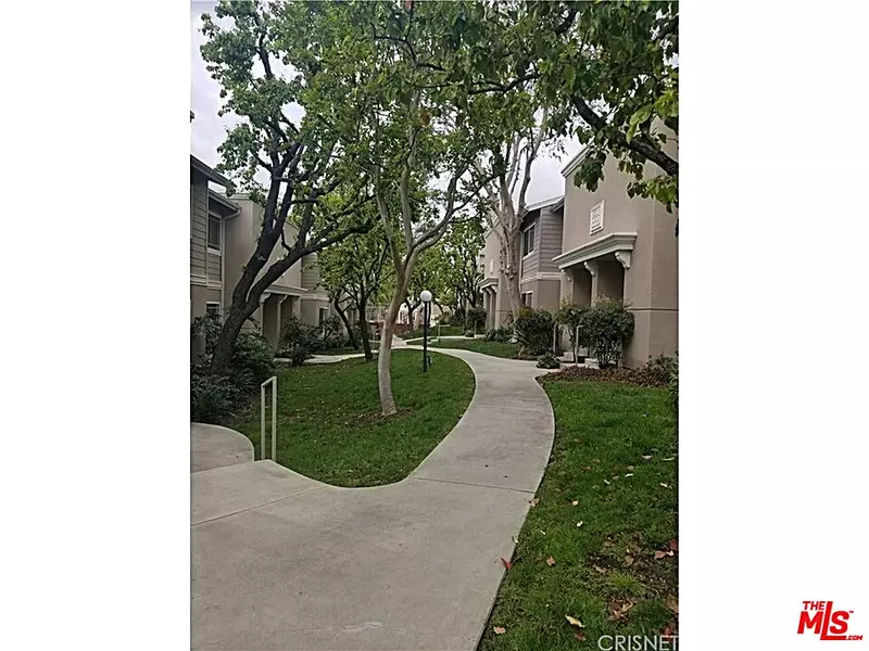 10230 Zelzah Ave #8, Northridge, CA 91325