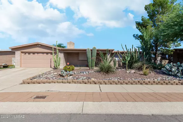 7829 N Jensen Drive, Tucson, AZ 85741