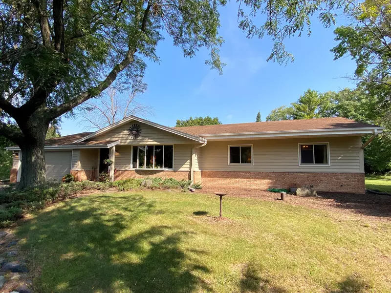 N55W33124 Terrace Dr, Merton, WI 53058