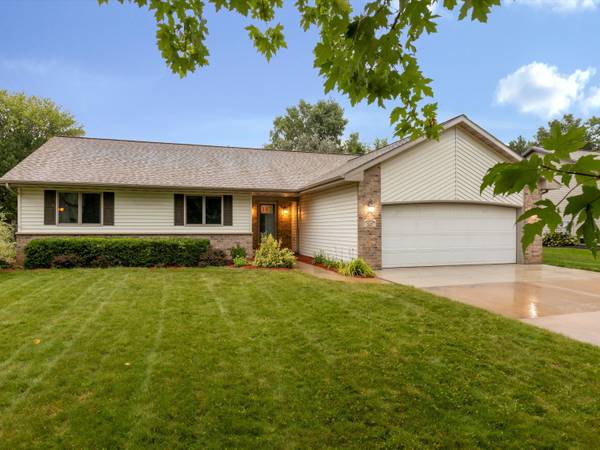 26 Weatherstone Dr, Appleton, WI 54914