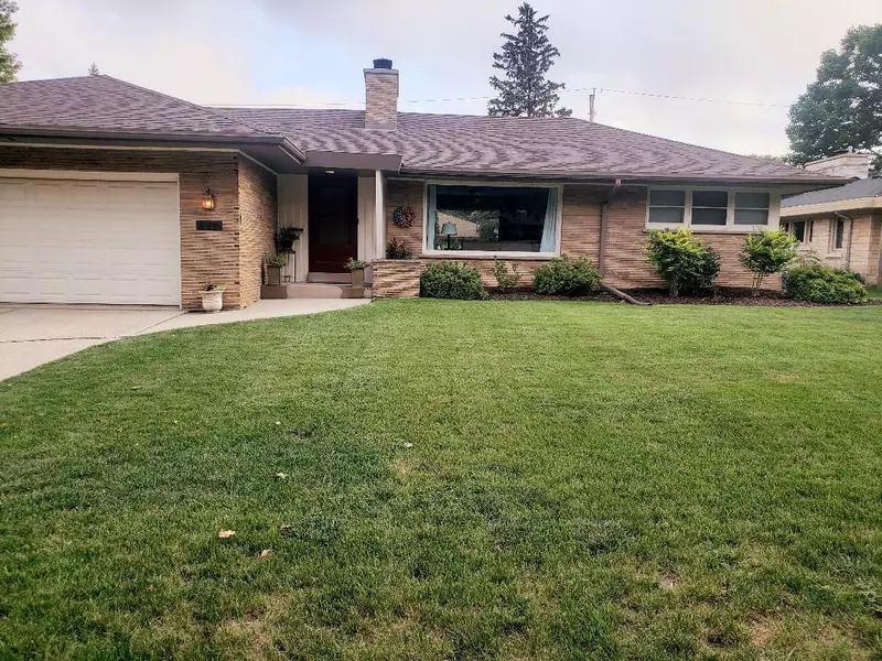 7305 W Wells St, Wauwatosa, WI 53213