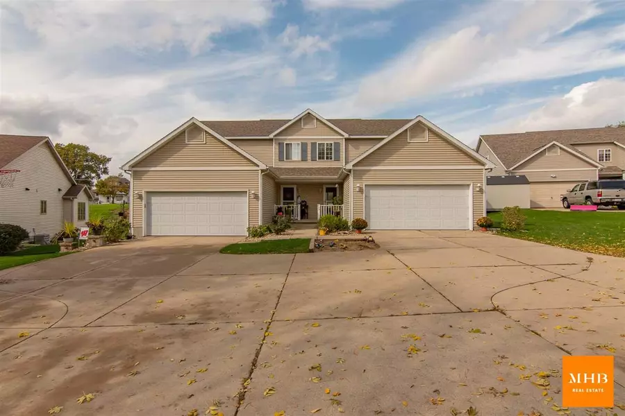 823 Vista Ridge Dr, Mount Horeb, WI 53572