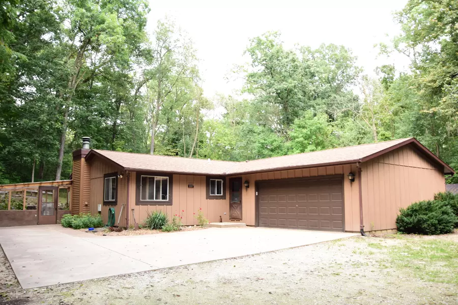 W1342 Woods Dr, Sullivan, WI 53137