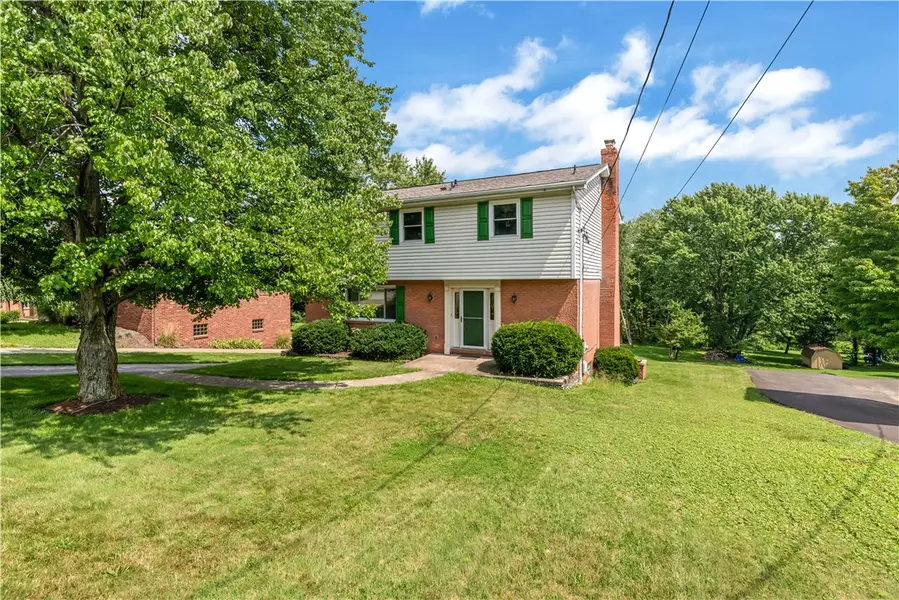 53 Norfolk Dr, Coraopolis, PA 15108