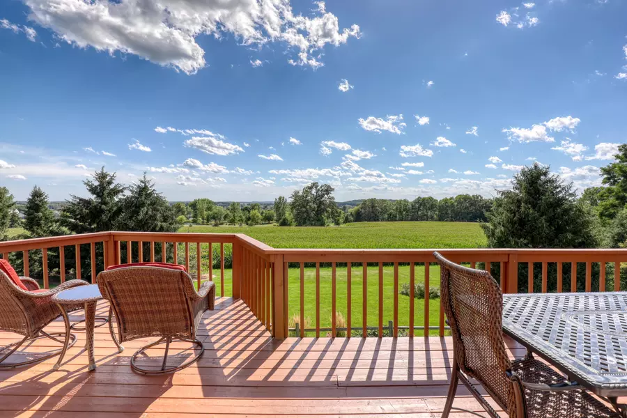 N781 Oak Ridge Dr, Ashippun, WI 53066