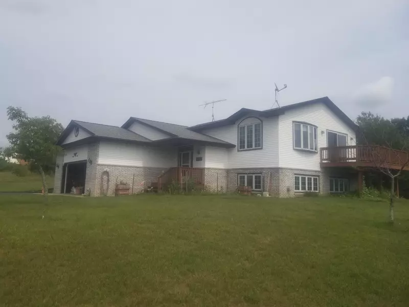 N6436 Russell Dr, Westfield, WI 53964