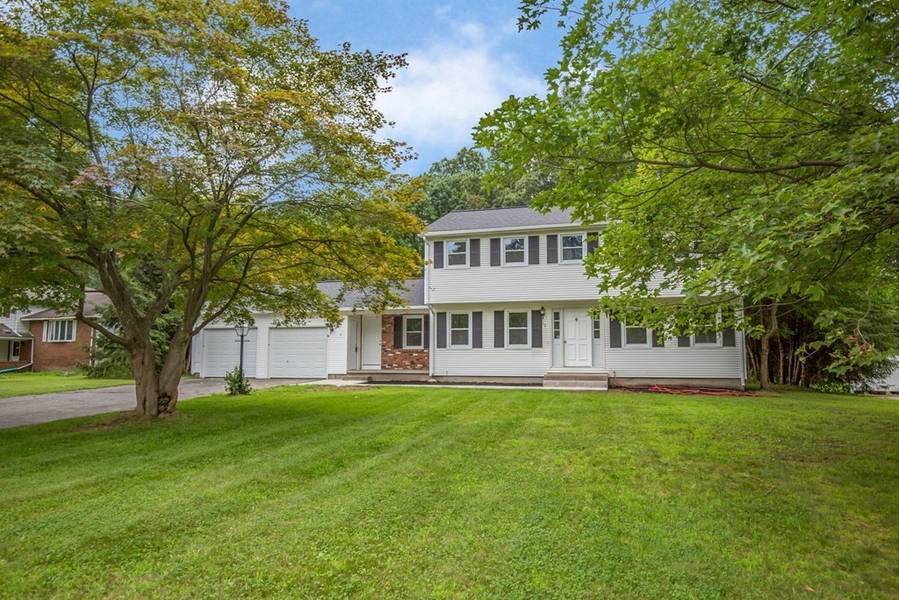 19 Sunbriar Dr, Westfield, MA 01085