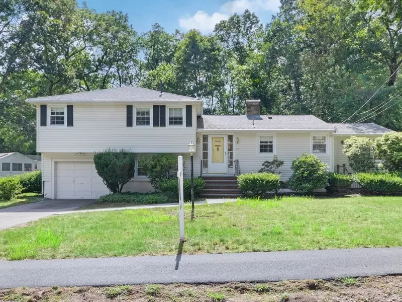 28 Greenwich Rd, Norwood, MA 02062