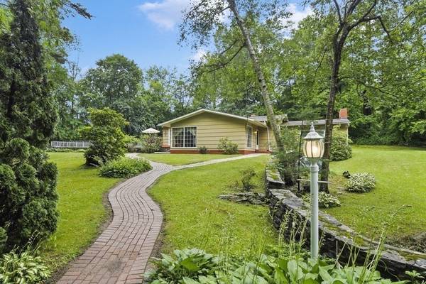 21 Deer Pond Drive, Leicester, MA 01524