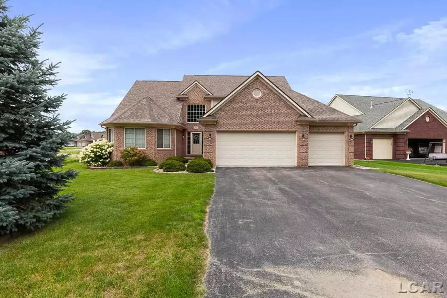 807 War Bonnet Dr, Tecumseh, MI 49286