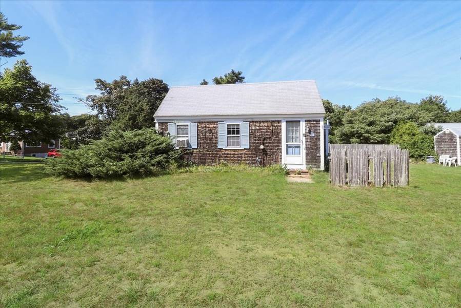 15 Mansion St, Harwich, MA 02671