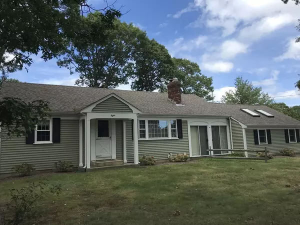 8 Warbler Lane, Yarmouth, MA 02673