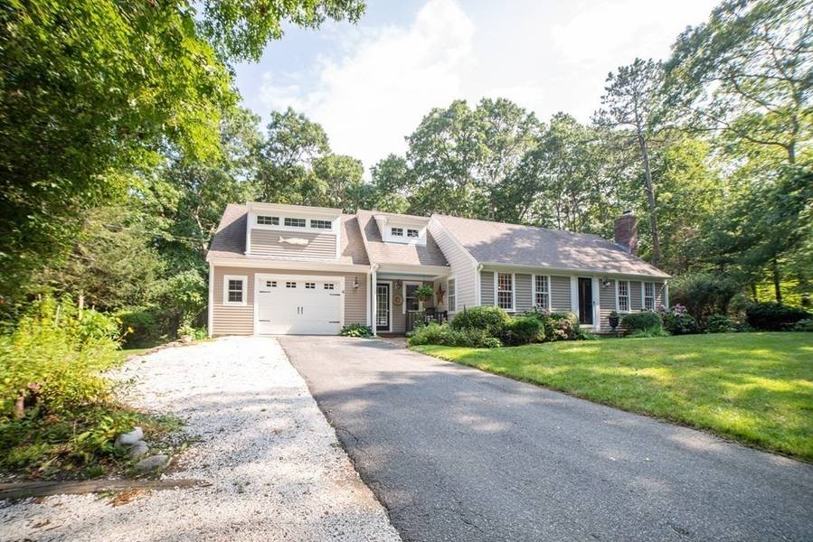 4 Burning Tree Ln, Sandwich, MA 02537