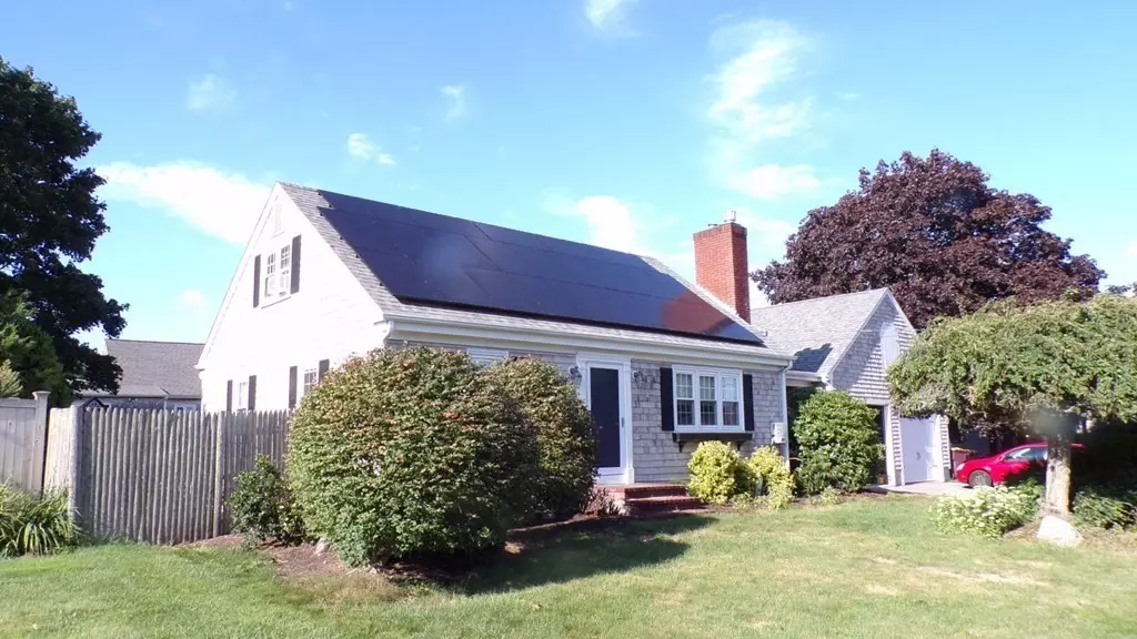 35 Ludlow St, Acushnet, MA 02743