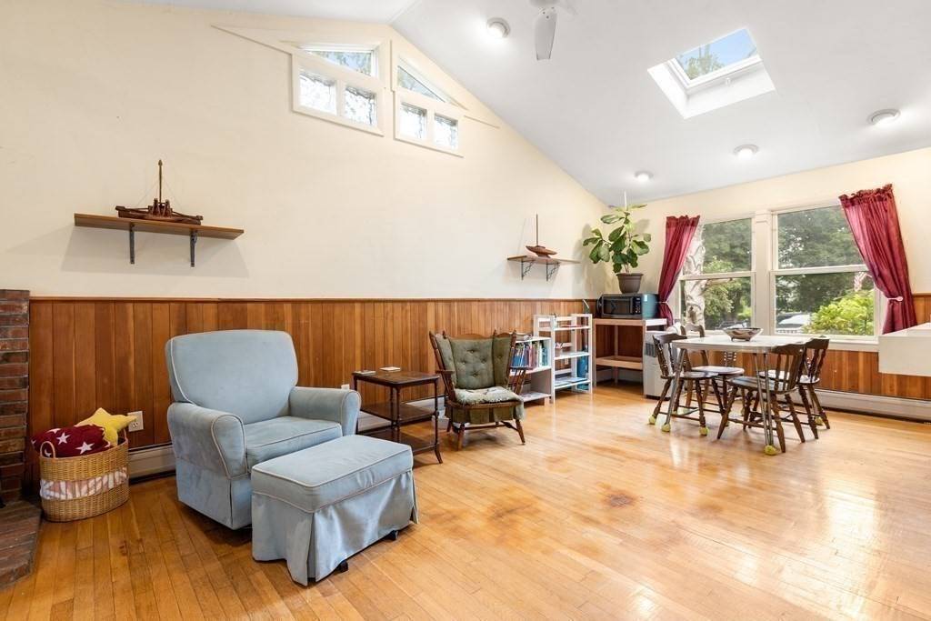 1 Gannon Ct, Rockport, MA 01966