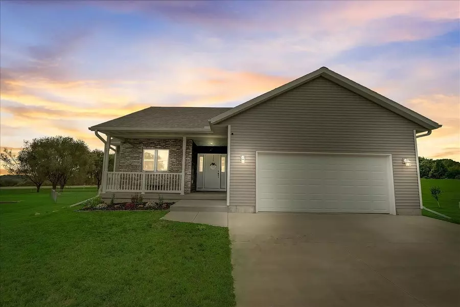 N6743 Clover Ln, Pardeeville, WI 53954