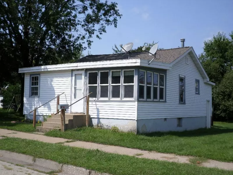 422 E Lacrosse St, Tomah, WI 54660