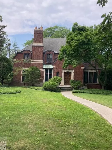 1079 Balfour, Grosse Pointe Park, MI 48230