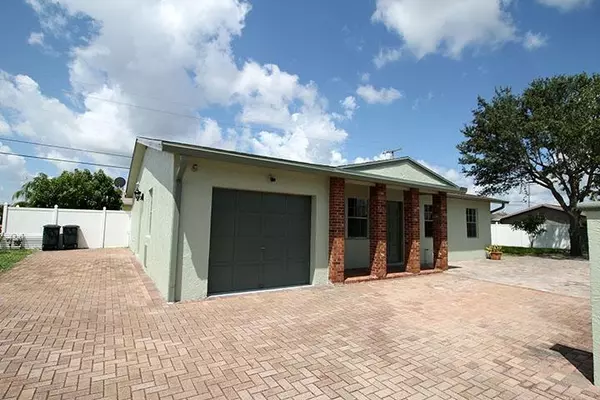 555 Holly DR, Palm Beach Gardens, FL 33410