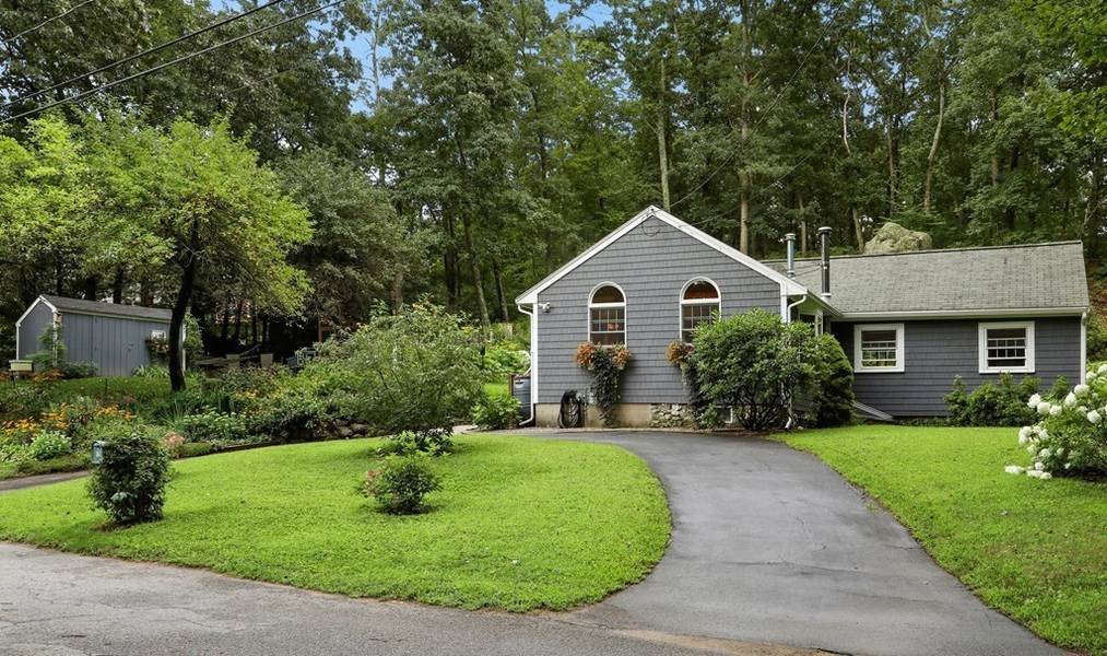 15 Old Jacobs Rd, Georgetown, MA 01833