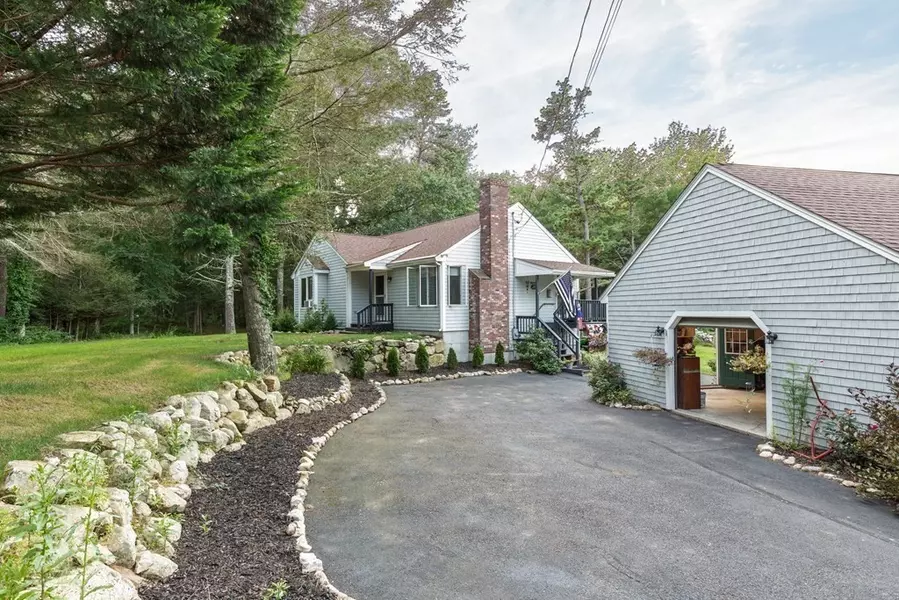 1009 Walnut Plain Rd, Rochester, MA 02770