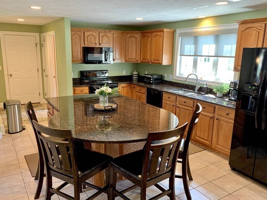 Rutland, MA 01543,33 Brunelle Drive