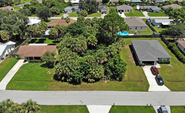 1933 SW Gold LN, Port Saint Lucie, FL 34953