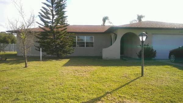 542 SE Euclid LN, Port Saint Lucie, FL 34983