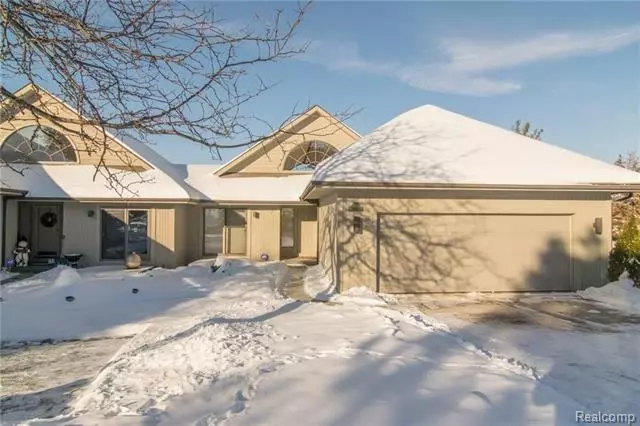 5163 MEADOWHILL TRL, Grand Blanc, MI 48439