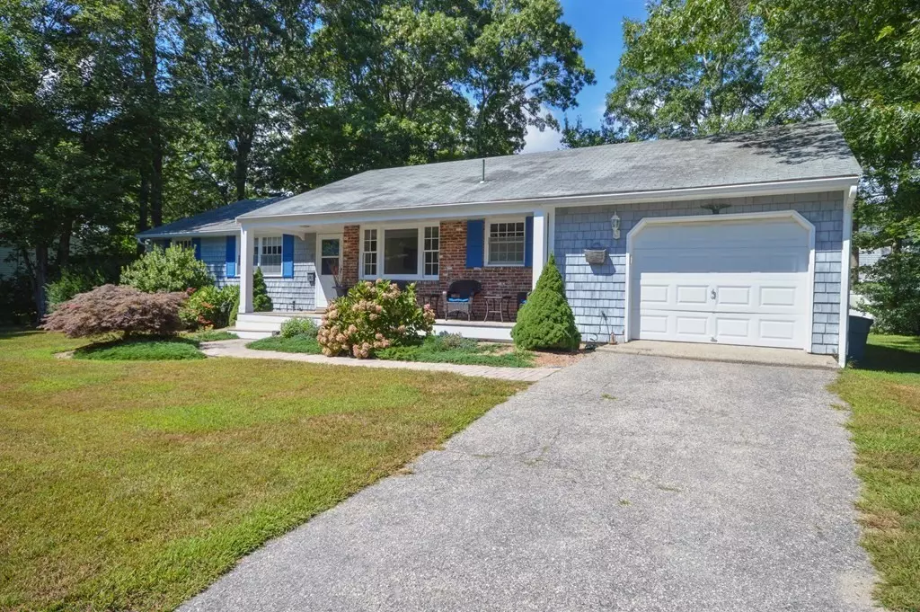 Falmouth, MA 02536,9 Half Moon Circle