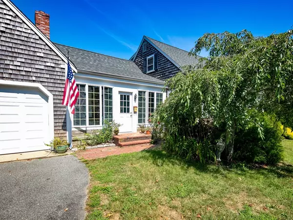 Falmouth, MA 02540,8 Morse Pond Rd