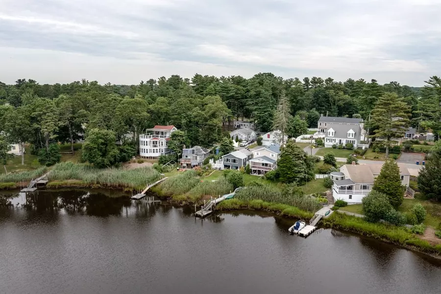 25 Rose Pt Ave, Wareham, MA 02576