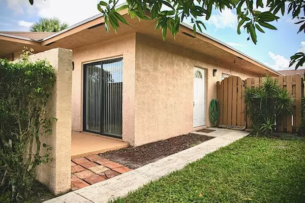 5250 N Garden Hills CIR, West Palm Beach, FL 33415