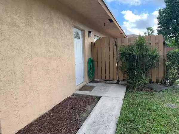 West Palm Beach, FL 33415,5250 N Garden Hills CIR