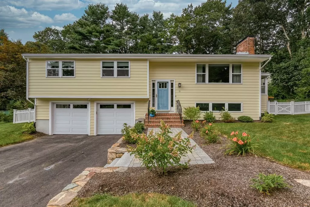 Medfield, MA 02052,13 Fairview Rd