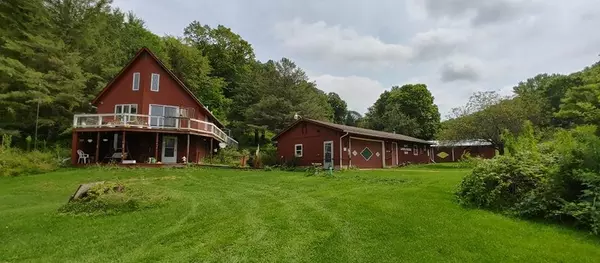 27572 Sunny Slope Rd, Cazenovia, WI 53924