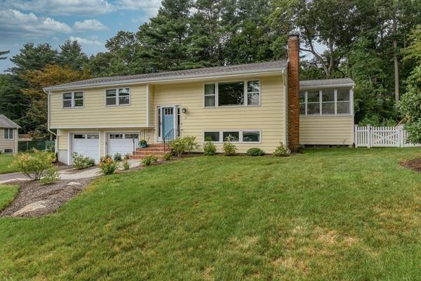 Medfield, MA 02052,13 Fairview Rd