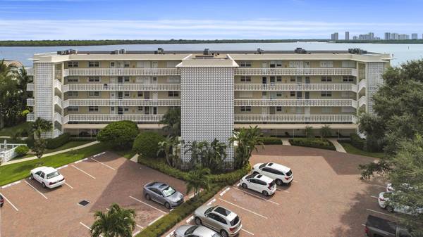 60 Yacht Club DR 103,  North Palm Beach,  FL 33408