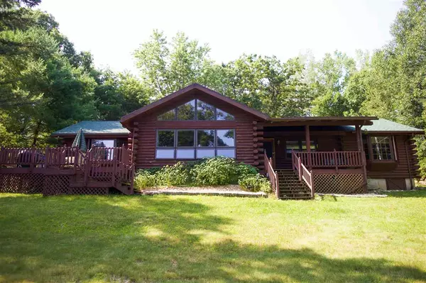 212 Fern Ln, Oxford, WI 53952