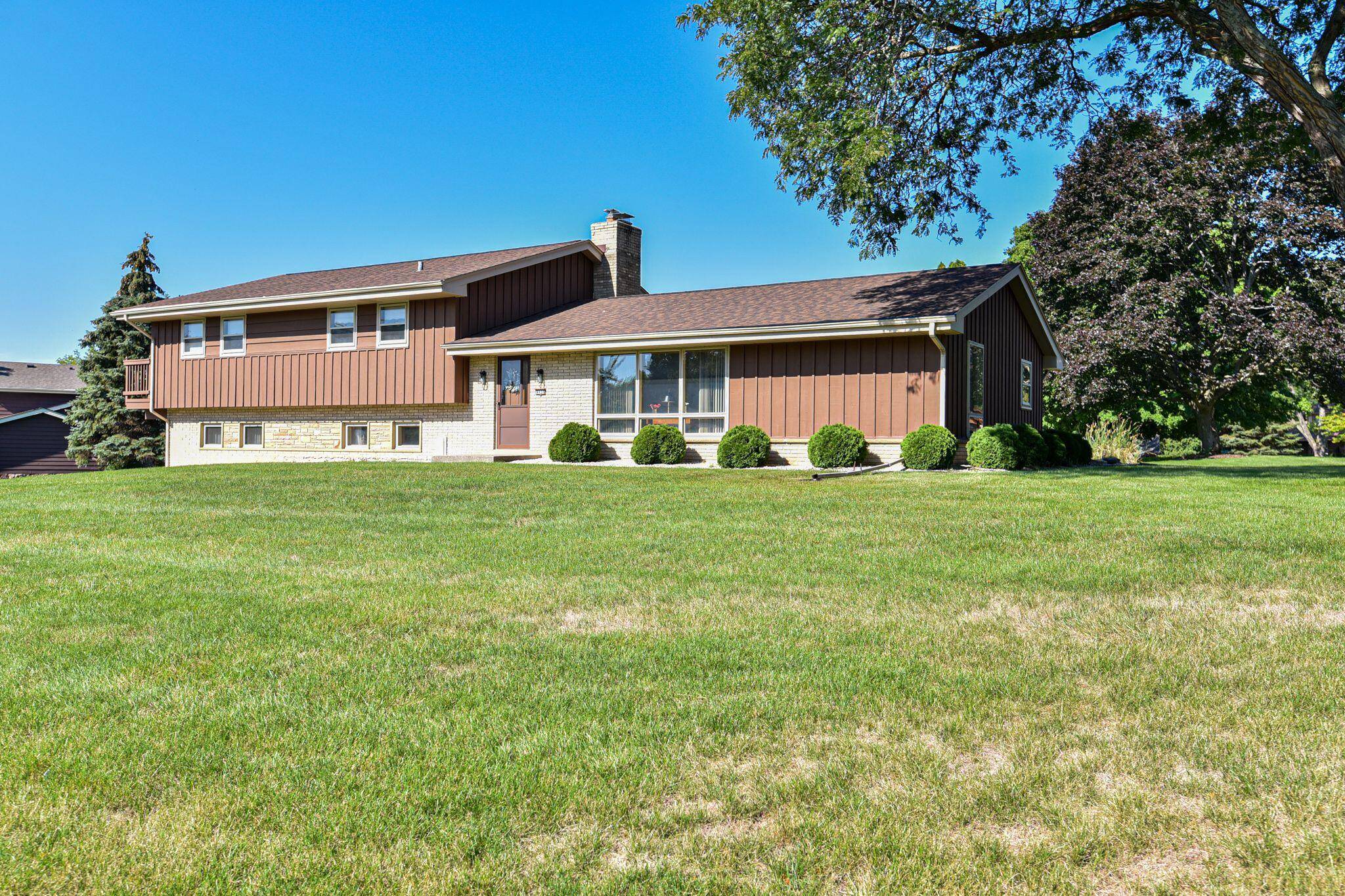 4435 S Hearthside Dr, New Berlin, WI 53151
