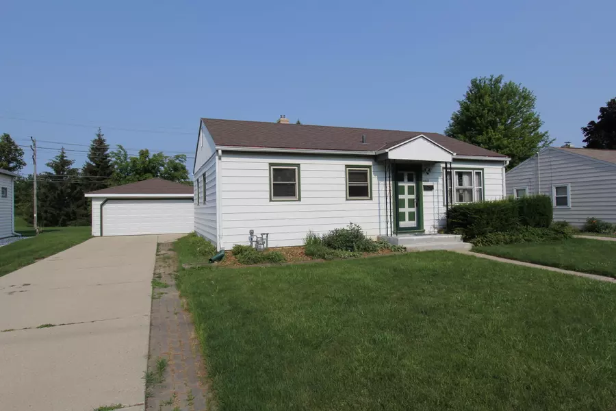 4435 S Pennsylvania Ave, Saint Francis, WI 53235