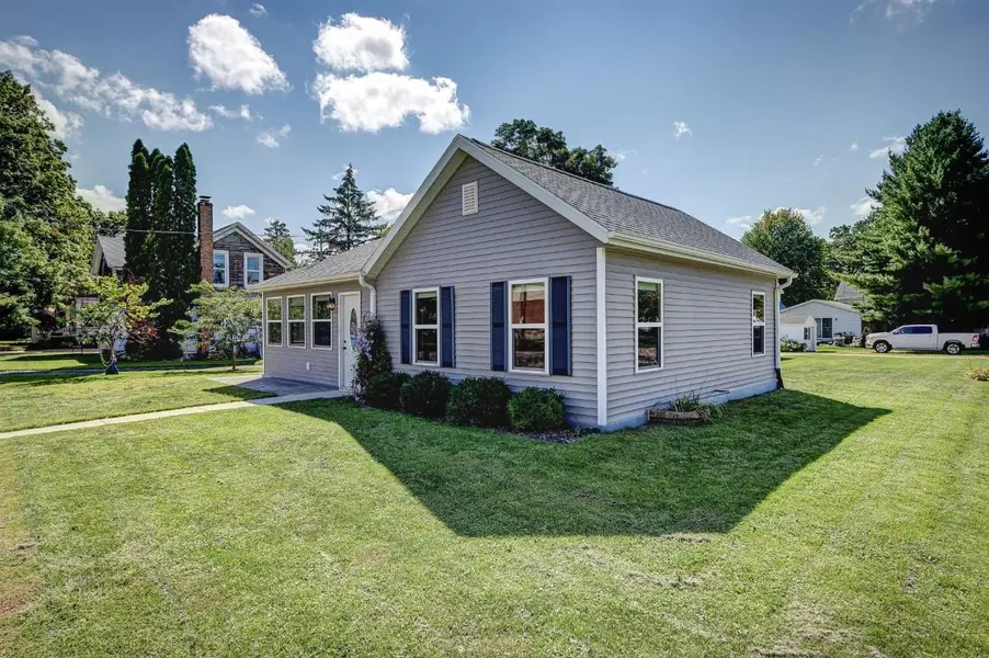 106 E Pearl St, Belleville, WI 53508