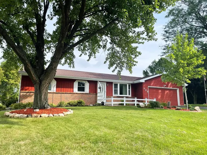 322 Eilbes Ave, Beaver Dam, WI 53916