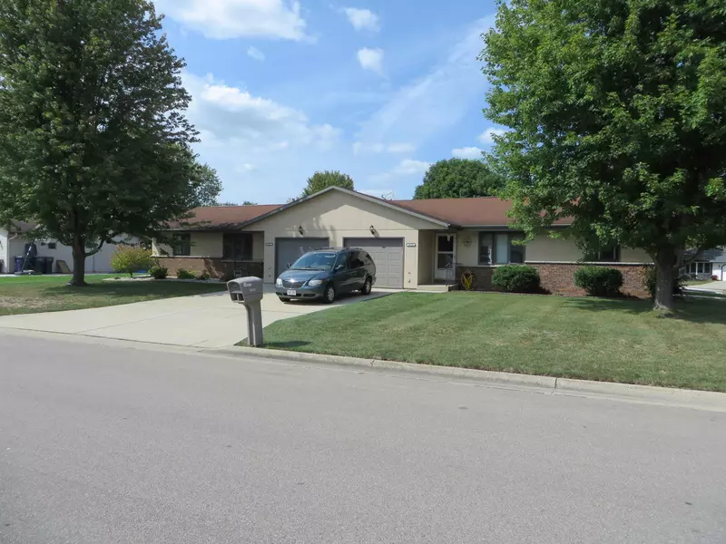 3931-3933 Beacon Hill Dr, Janesville, WI 53546