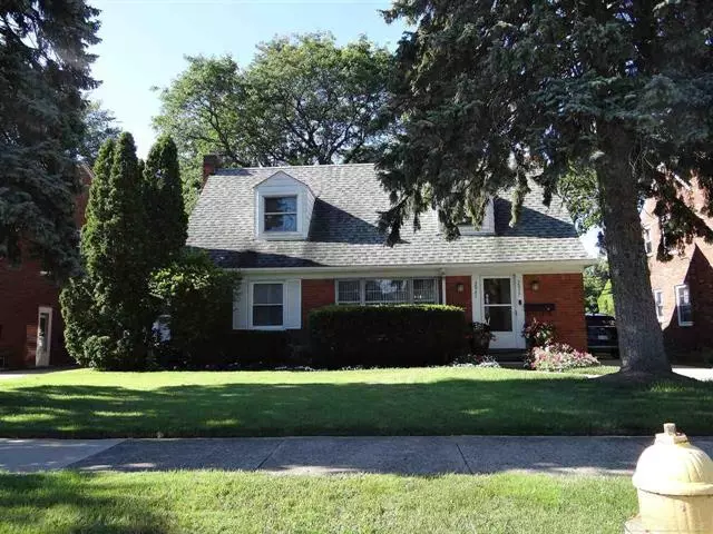 2037 VERNIER, Grosse Pointe Woods, MI 48236