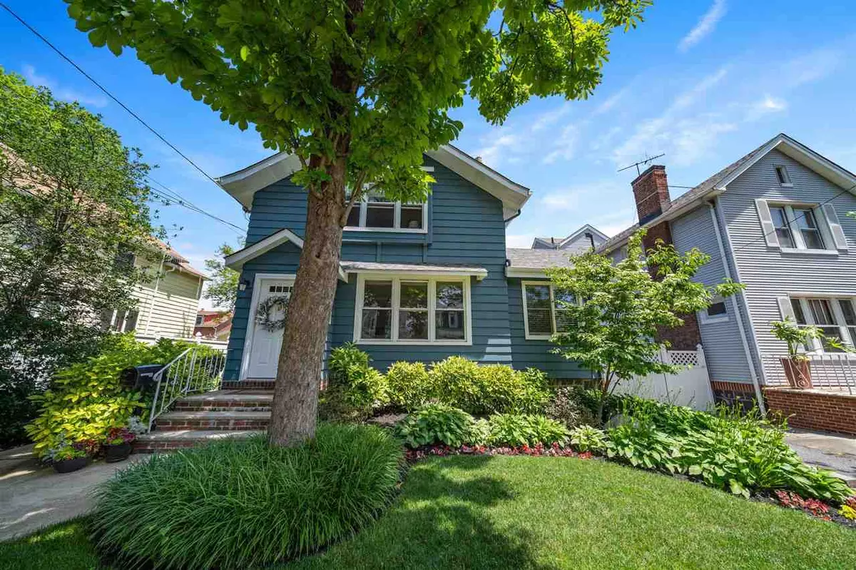 Cliffside Park, NJ 07010-3037,57 OAKDENE AVE