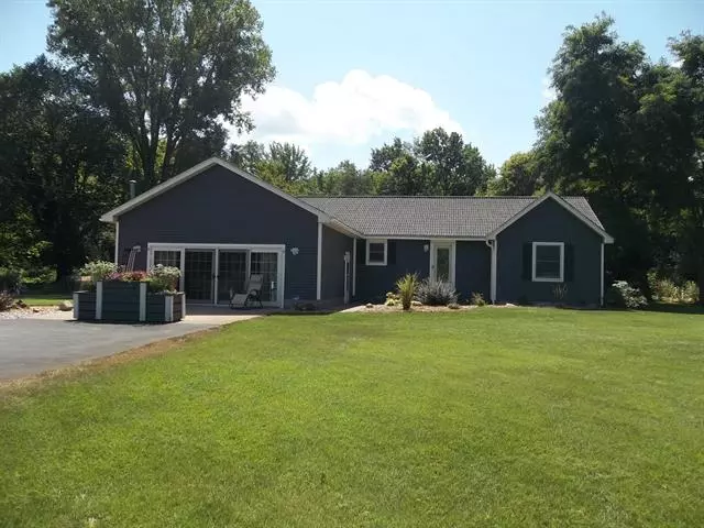 5187 E Sternberg Road, Fruitport, MI 49415