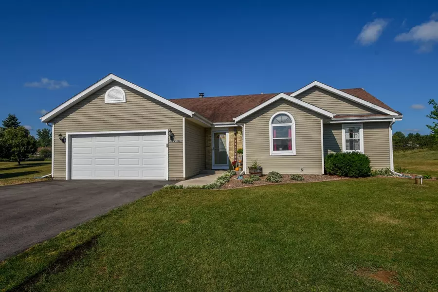 S29W31881 Roberts Rd, Genesee, WI 53188