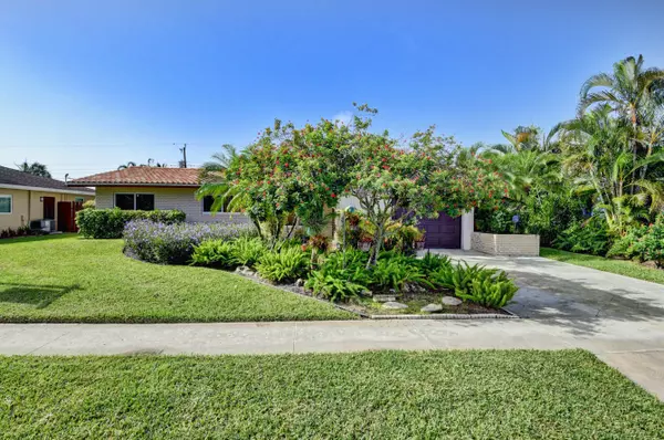 10 Burning Tree LN, Boca Raton, FL 33431